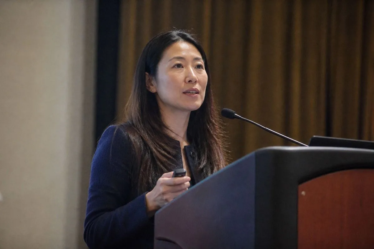 Dr. Eden Koo presenting research at ACG conference podium
